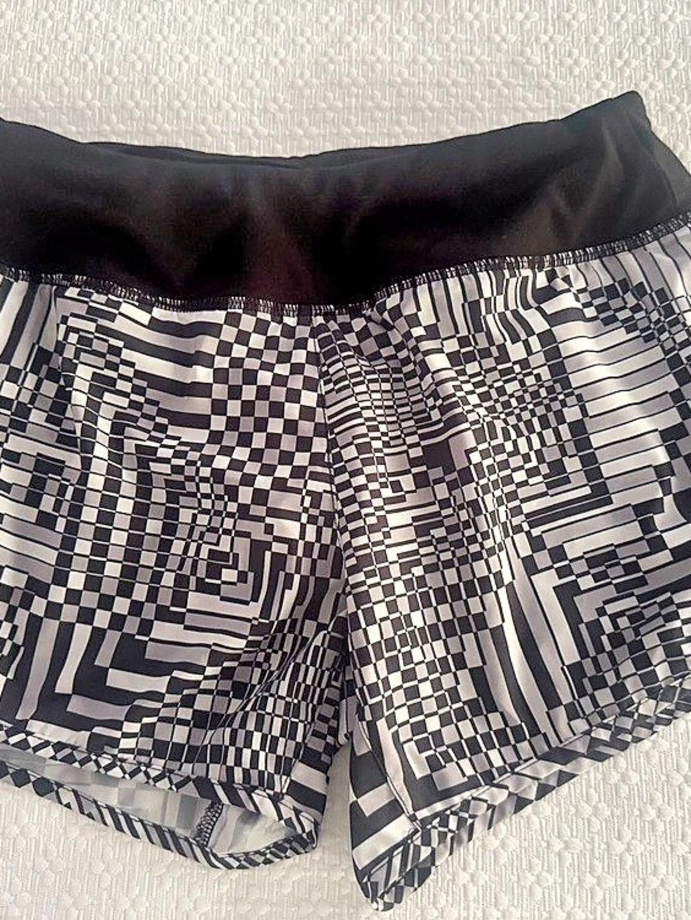 Nike Geometric Athletic Shorts in Black & White Size Small